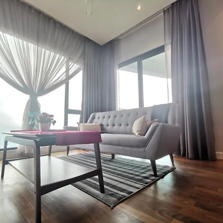 Geo Resort & Hotel Genting Highlands Exterior photo A living room with a sofa